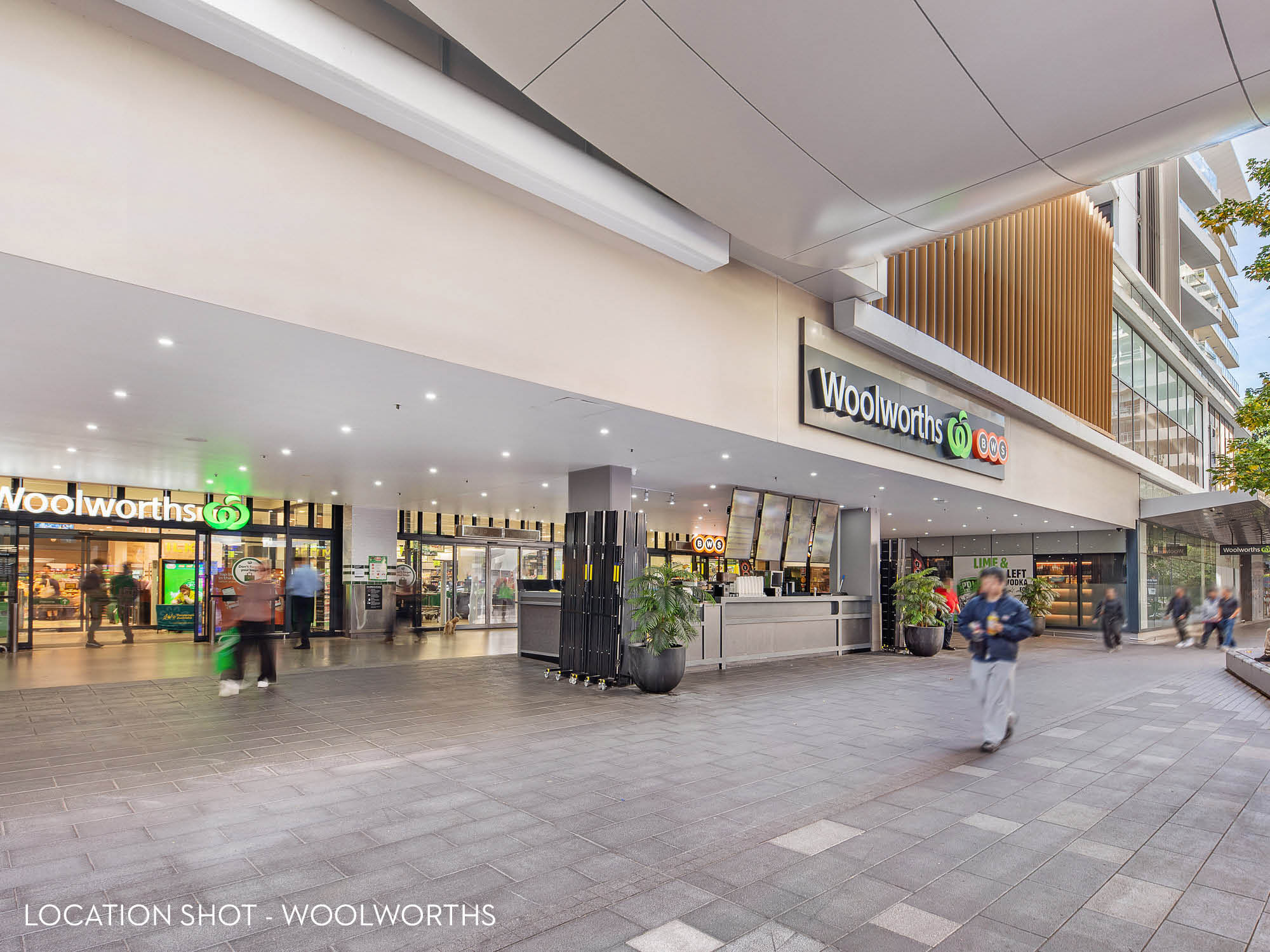 MASCOT RETAIL2